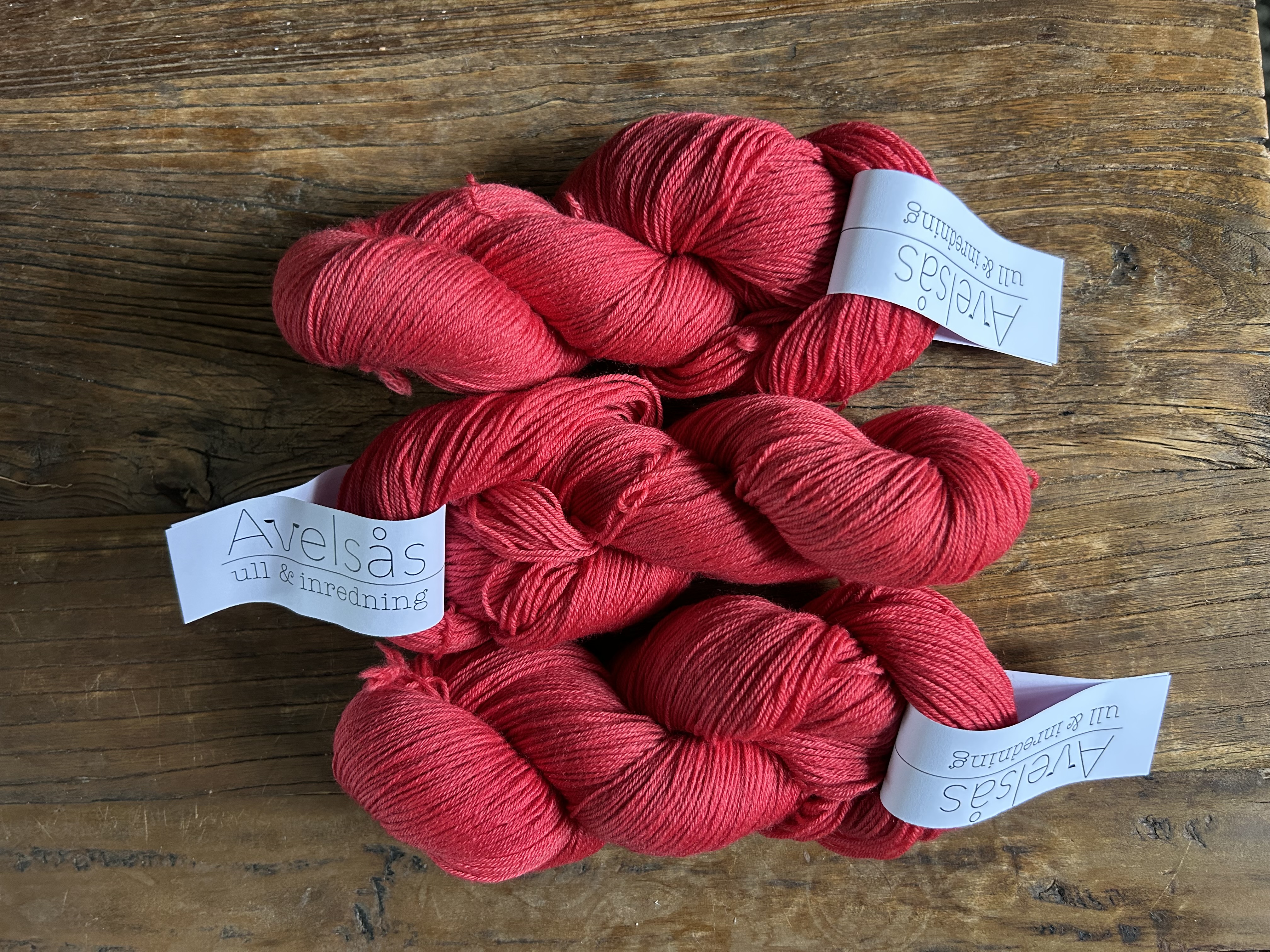 Merino yarn Light Fog Red