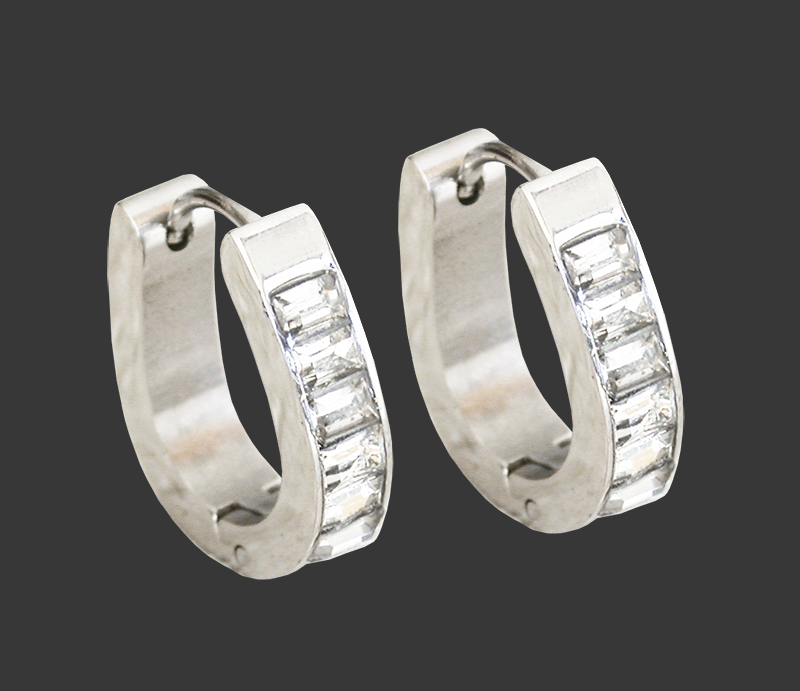 4 mm. Dropp formade bling örhängen i rostfritt stål.