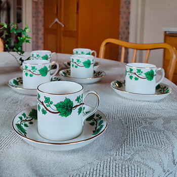 Vinranka kaffekopp från Staffordshire
