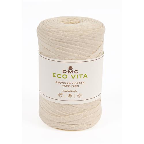 En stor rulle av bandgarnet Eco Vita Tape Yarn från DMC i beige