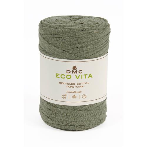 En stor rulle av bandgarnet Eco Vita Tape Yarn från DMC i mossgrönt