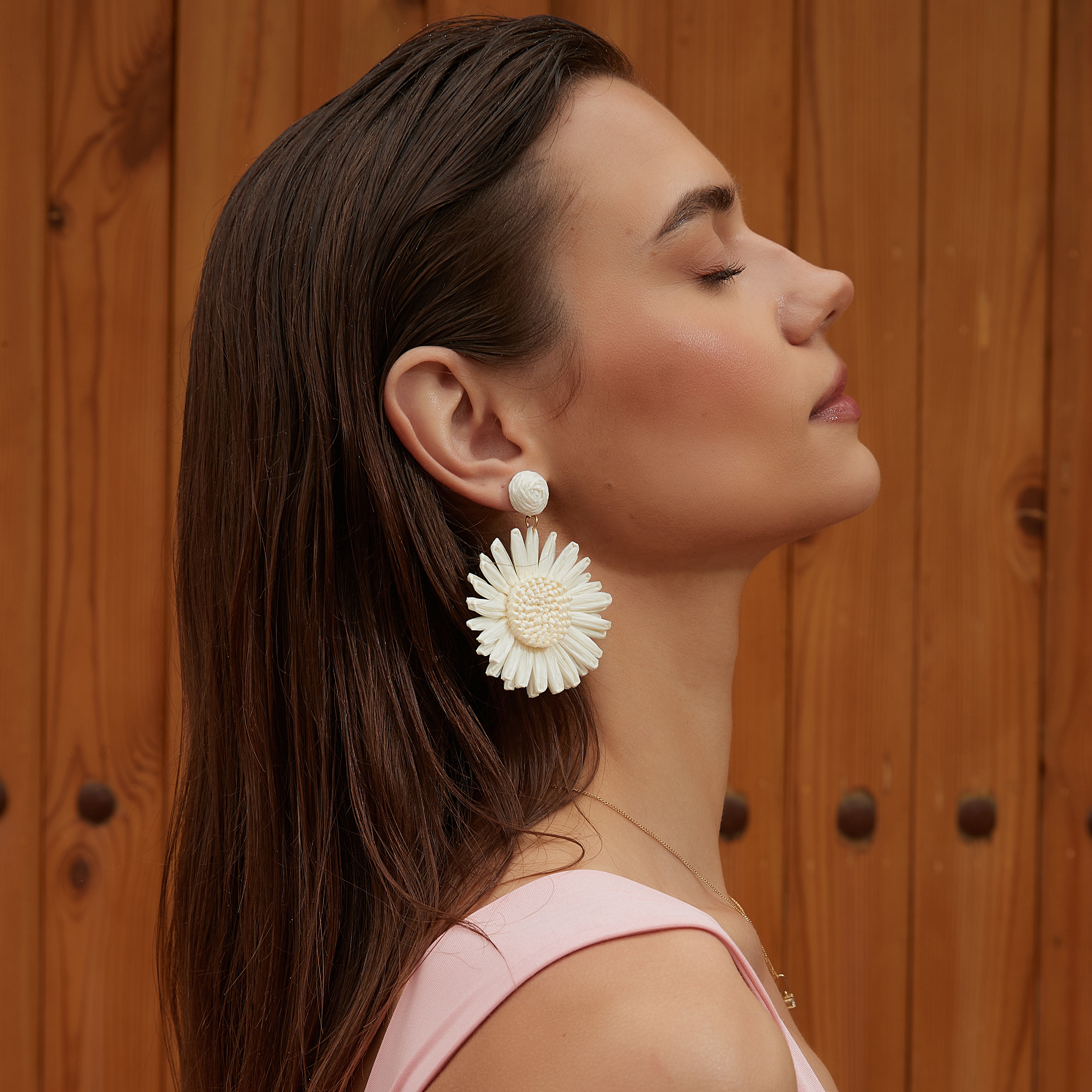 Flower earring white