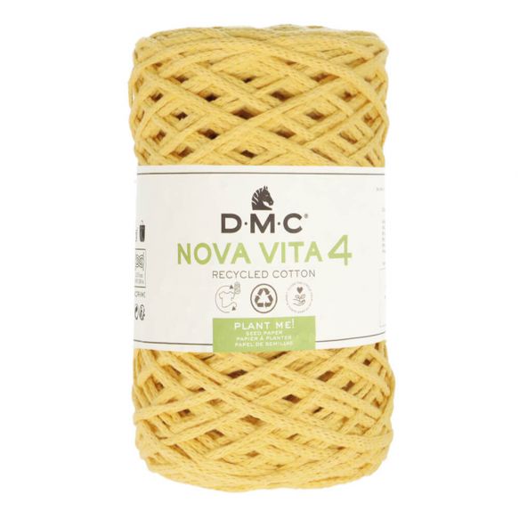 En stor rulle av tubgarnet Nova Vita 4 från DMC i gult