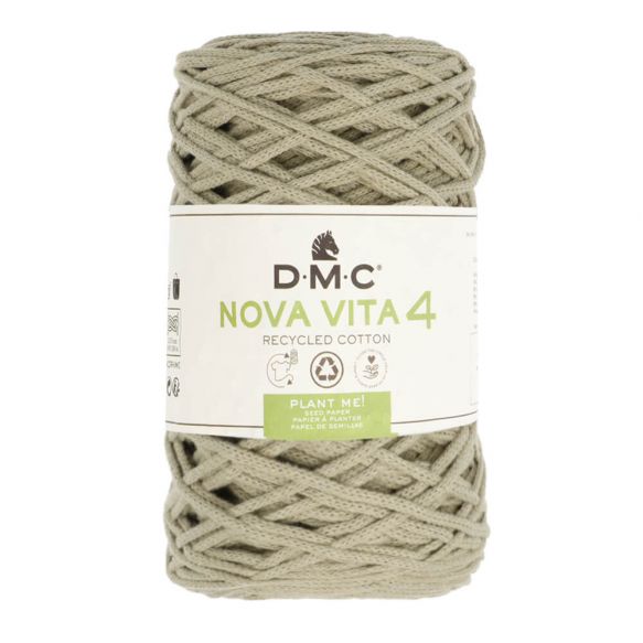 En stor rulle av tubgarnet Nova Vita 4 från DMC i gråbeige