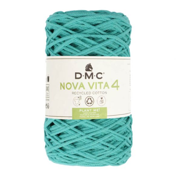 En stor rulle av tubgarnet Nova Vita 4 från DMC i turkost