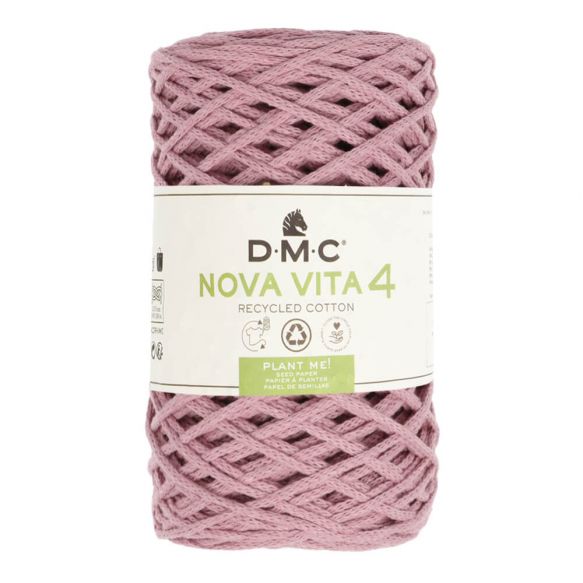 En stor rulle av tubgarnet Nova Vita 4 från DMC i gammelrosa