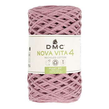 En stor rulle av tubgarnet Nova Vita 4 från DMC i gammelrosa