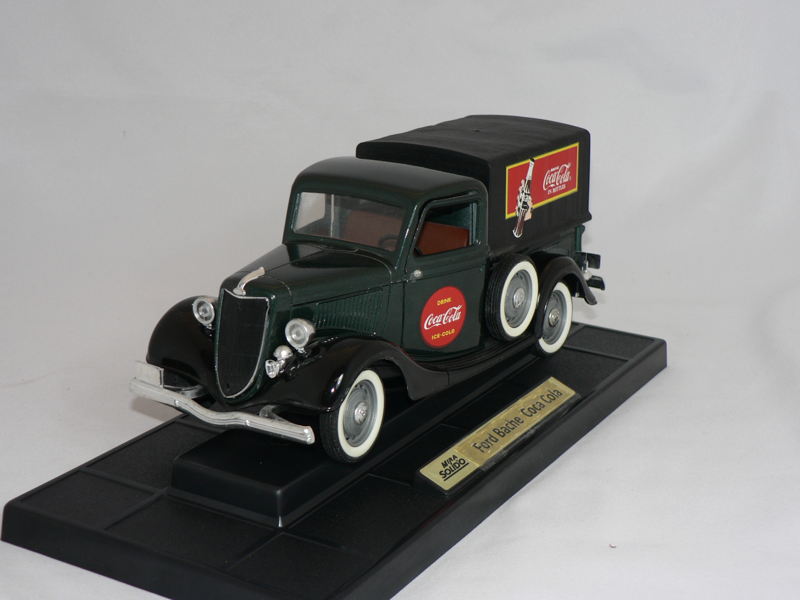 Ford Bache  V8 Pickup  1936  ( Coca Cola )  1:18  SOLIDO  ( Ej Orginal  Kartong )