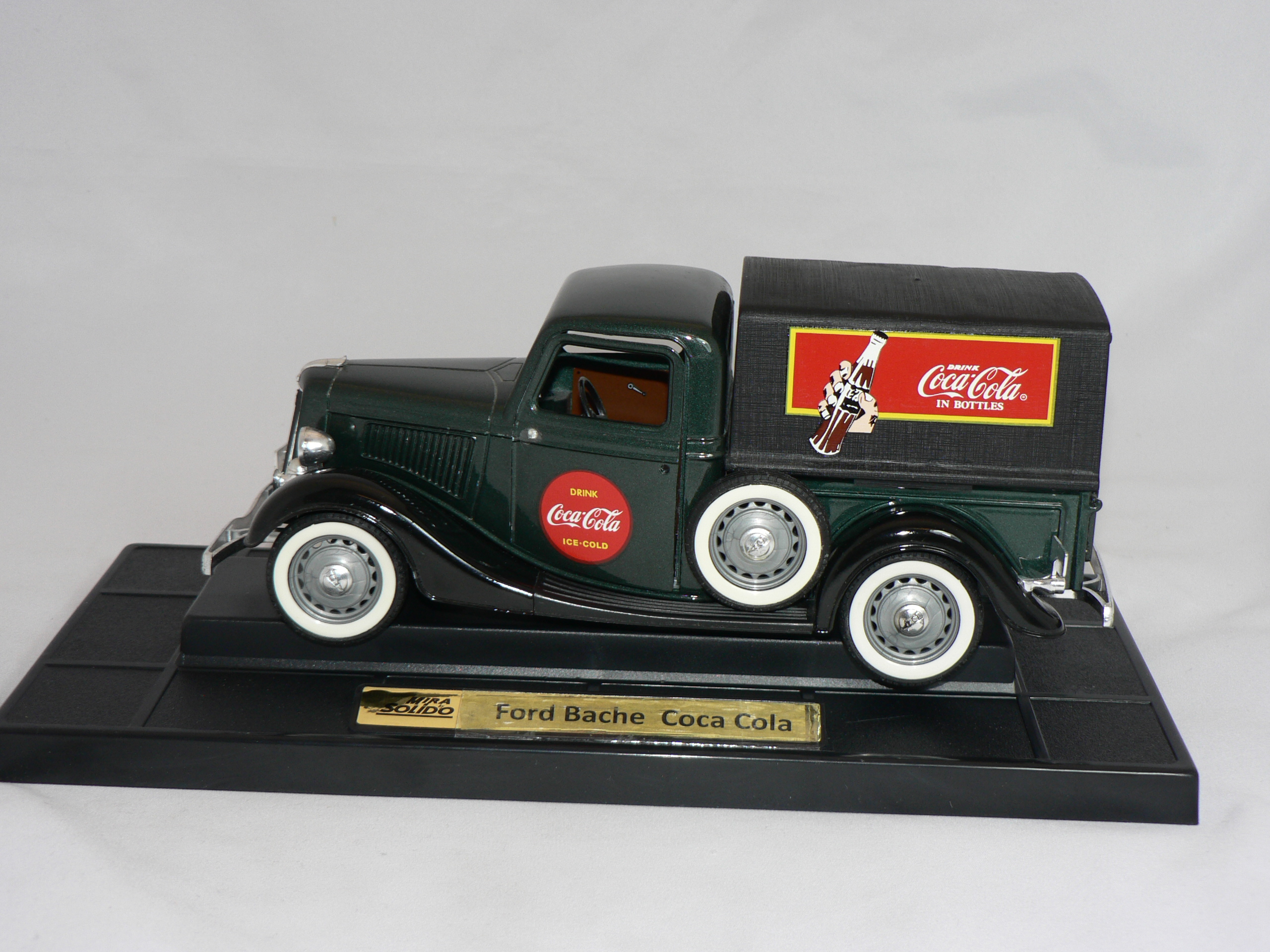 Ford Bache  V8 Pickup  1936  ( Coca Cola )  1:18  SOLIDO  ( Ej Orginal  Kartong ) - 3