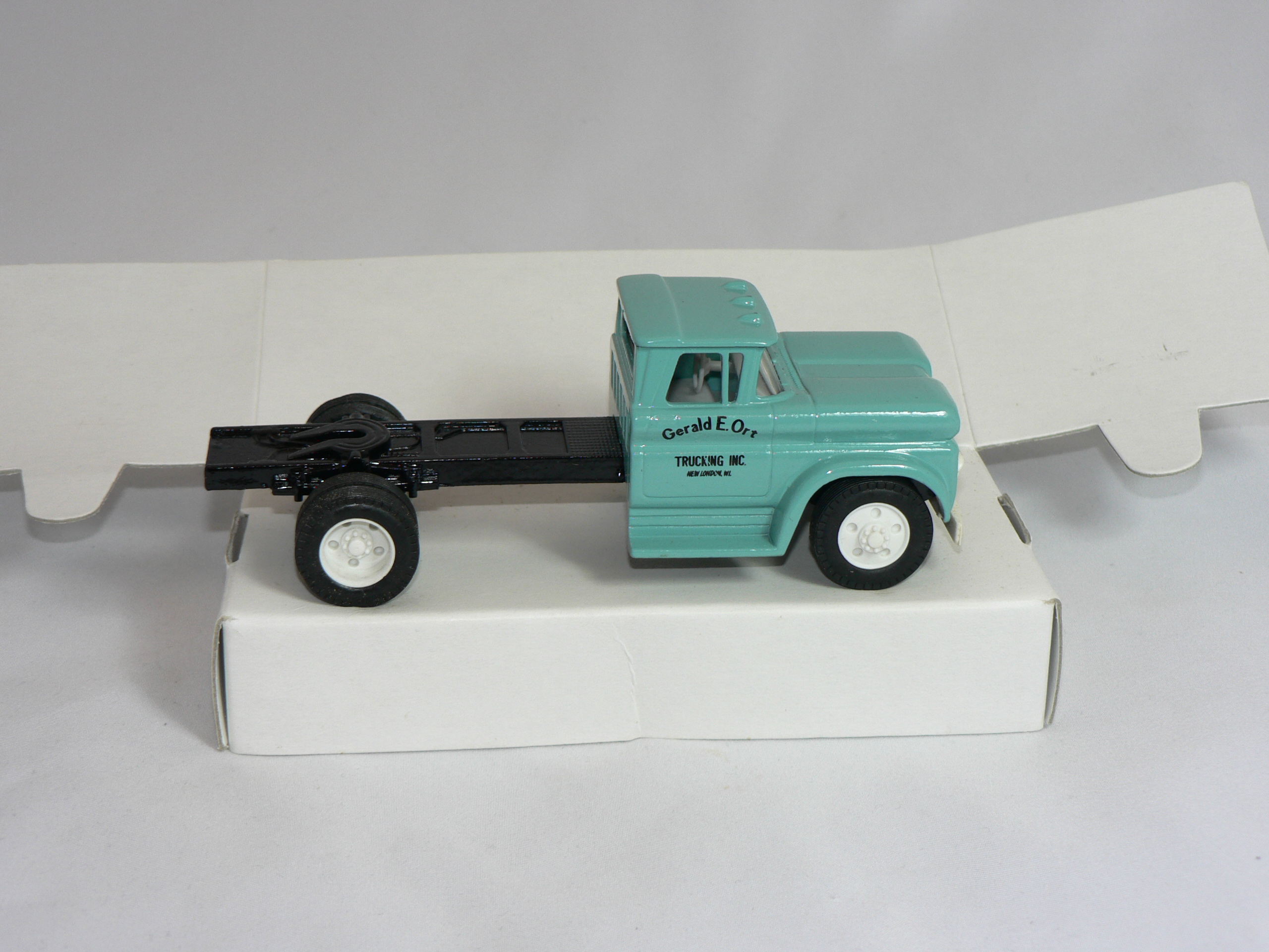 Chevrolet Cab 1960  1:43  Ertl - 3