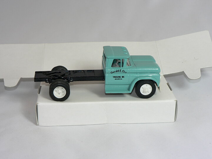 Chevrolet Cab 1960  1:43  Ertl