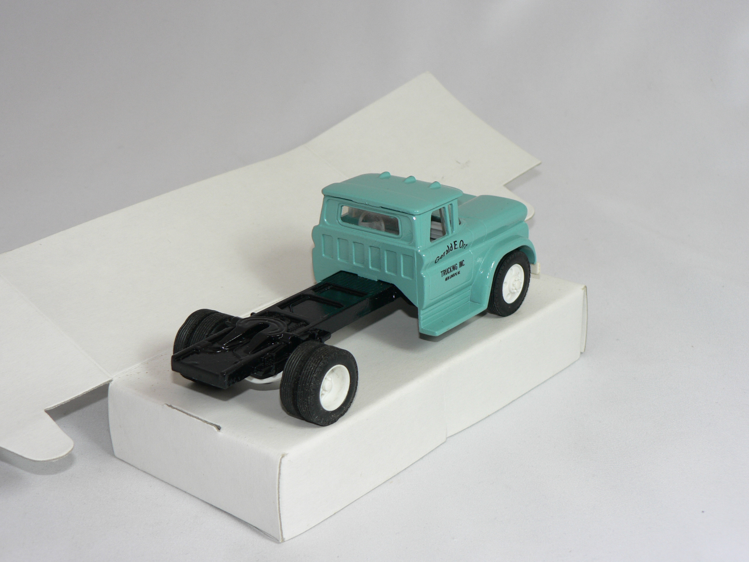 Chevrolet Cab 1960  1:43  Ertl - 2