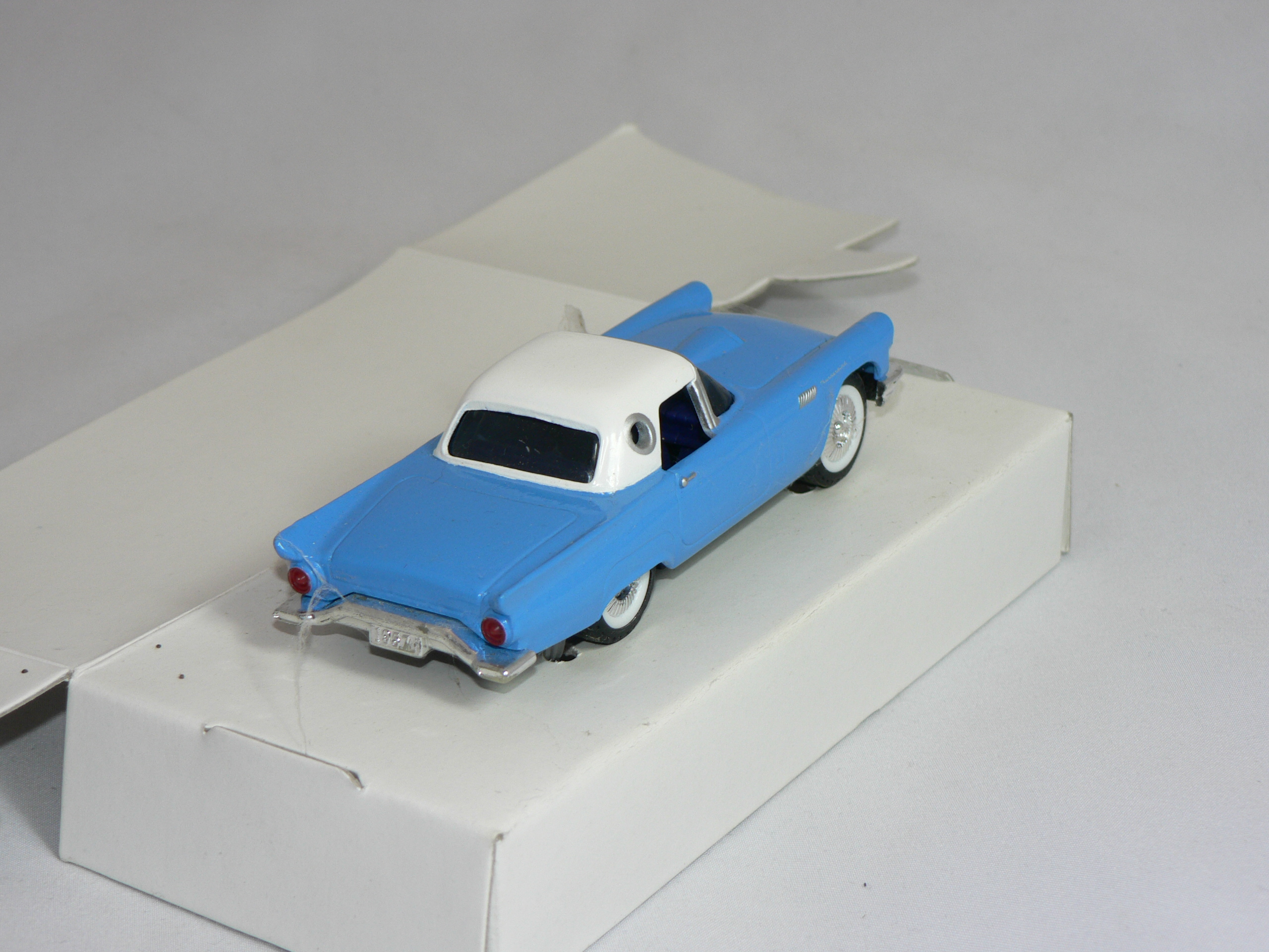 Ford Thunderbird  1957  1:43  Ertl - 2