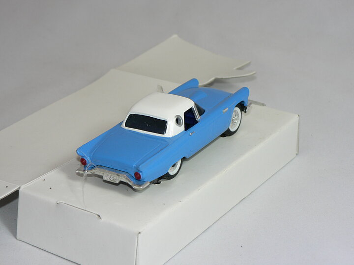 Ford Thunderbird  1957  1:43  Ertl