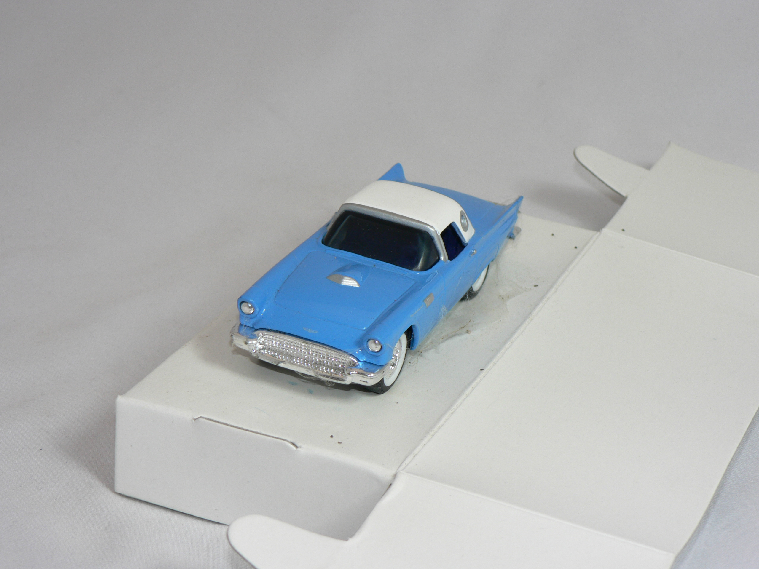 Ford Thunderbird  1957  1:43  Ertl