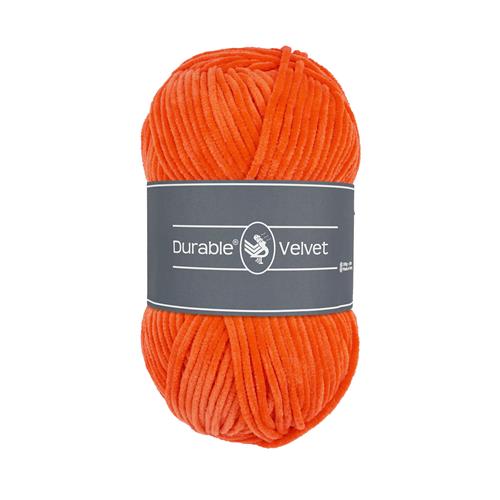 Ett nystan av Durables sammetsgarn Durable Velvet i orange