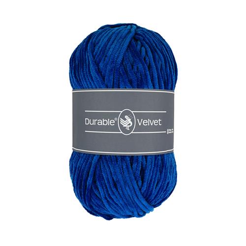 Ett nystan av Durables sammetsgarn Durable Velvet i klarblått