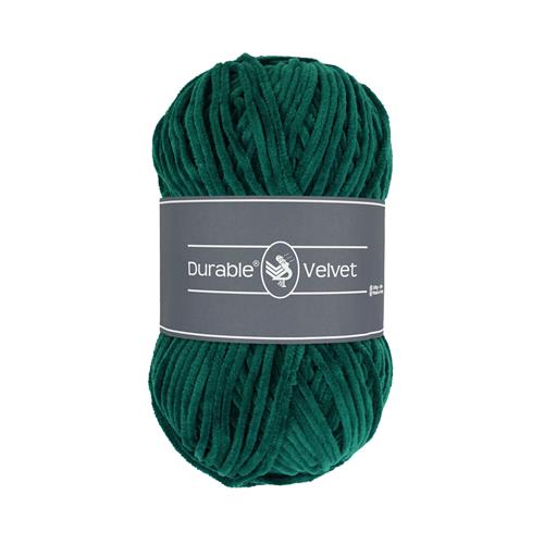 Ett nystan av Durables sammetsgarn Durable Velvet i mörkgrönt