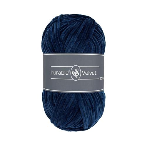 Ett nystan av Durables sammetsgarn Durable Velvet i marinblått