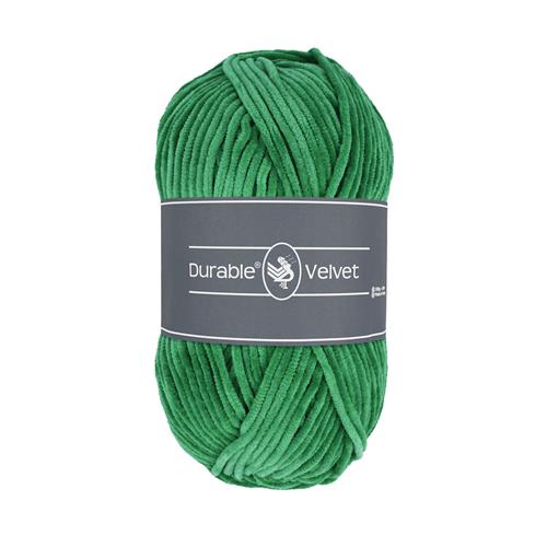 Ett nystan av Durables sammetsgarn Durable Velvet i grönt