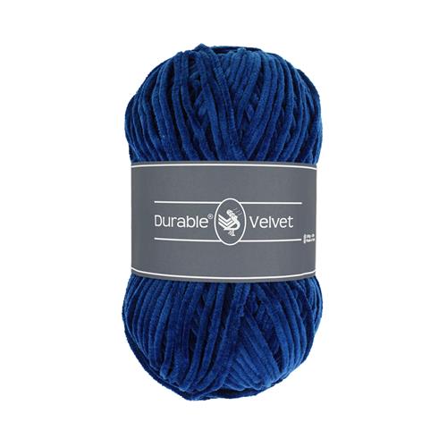 Ett nystan av Durables sammetsgarn Durable Velvet i blått