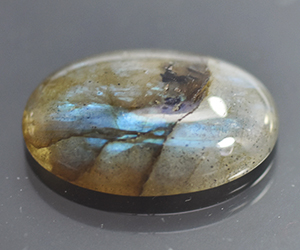 Piedra preciosa labradorita suelta natural ovalada de 3,95 ct con un impresionante juego de colores - 2
