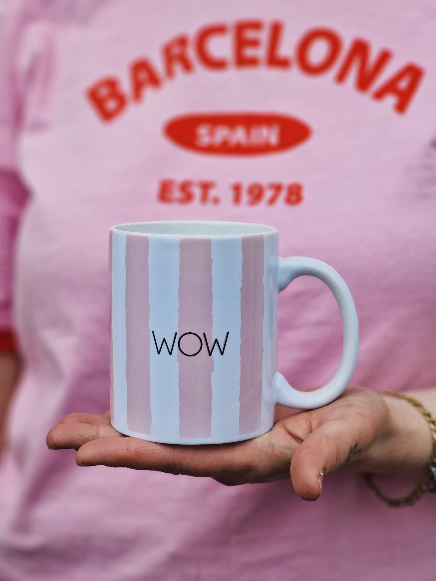 Mugg "MOM WOW" rosa rand