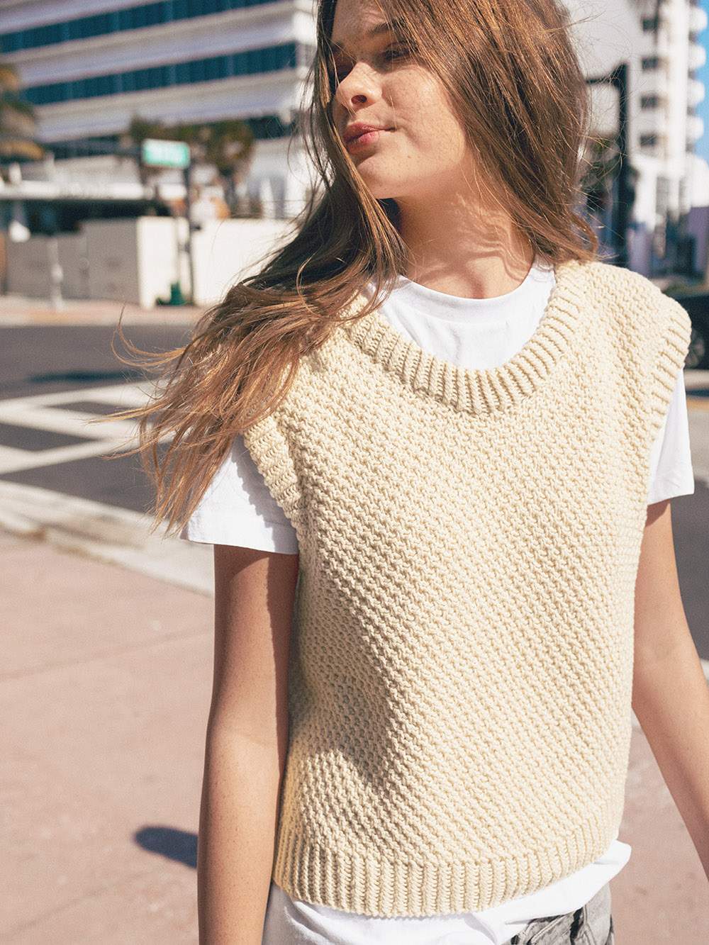 Sandnes Rose Top 2504_01 (18 m mosstickning st 4,5) - 5