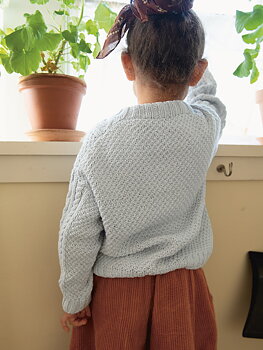 Sandnes Caspian Sweater Junior 2501_01 (20 mosstickning st 4)