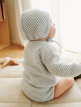 Sandnes April Cardigan, diaper pants & bonnet Baby 2413_05 (28 m mönster st 3)