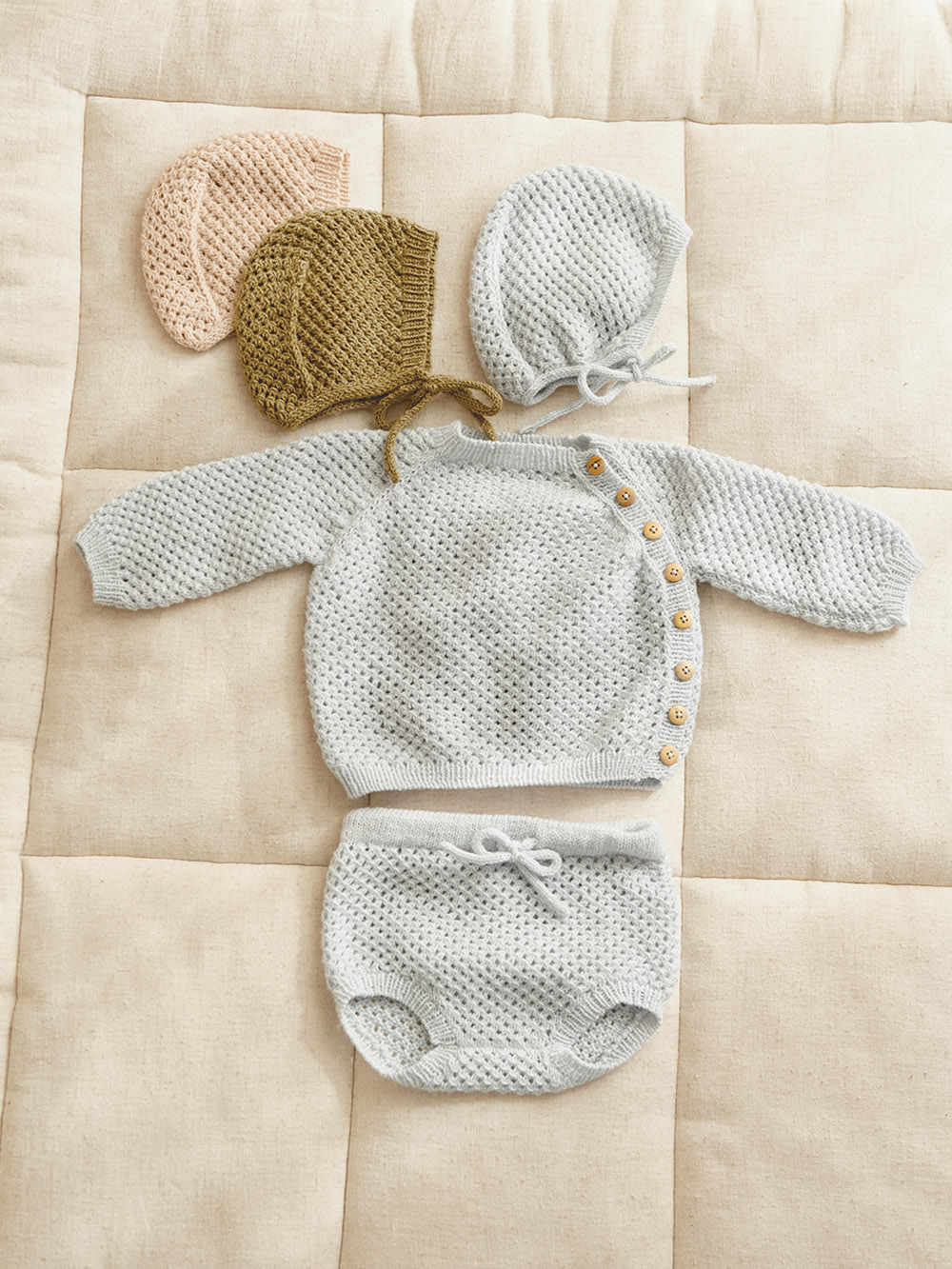 Sandnes April Cardigan, diaper pants & bonnet Baby 2413_05 (28 m mönster st 3) - 3