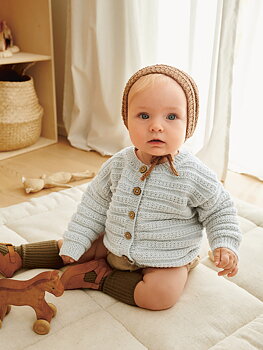 Sandnes Fillip Cardigan, pants & bonnet Baby 2413_04 (27 m st 3)