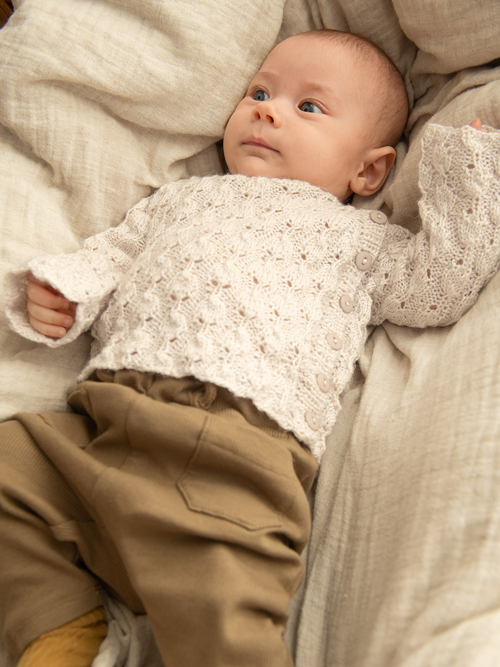 Sandnes Lilja Cardigan, Diaper pants, tights & Bonnet Baby 2413_02 (30 m mönster st 3) - 6