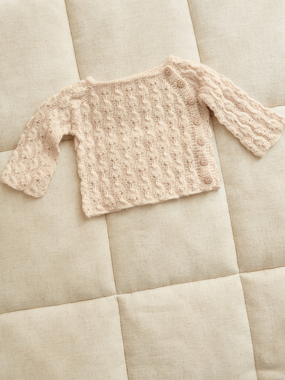 Sandnes Lilja Cardigan, Diaper pants, tights & Bonnet Baby 2413_02 (30 m mönster st 3) - 4