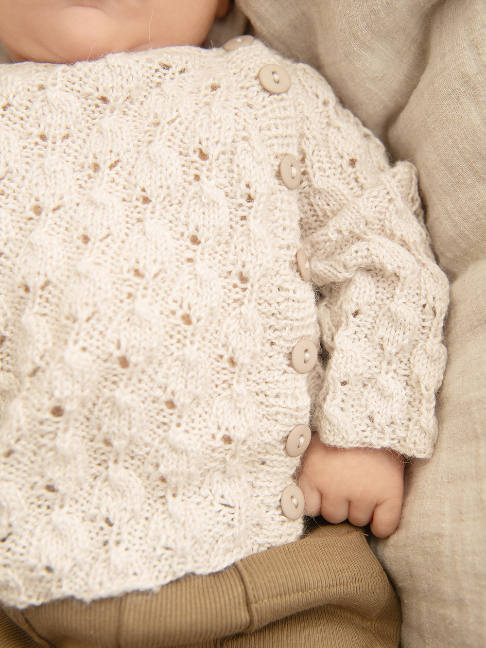 Sandnes Lilja Cardigan, Diaper pants, tights & Bonnet Baby 2413_02 (30 m mönster st 3) - 7
