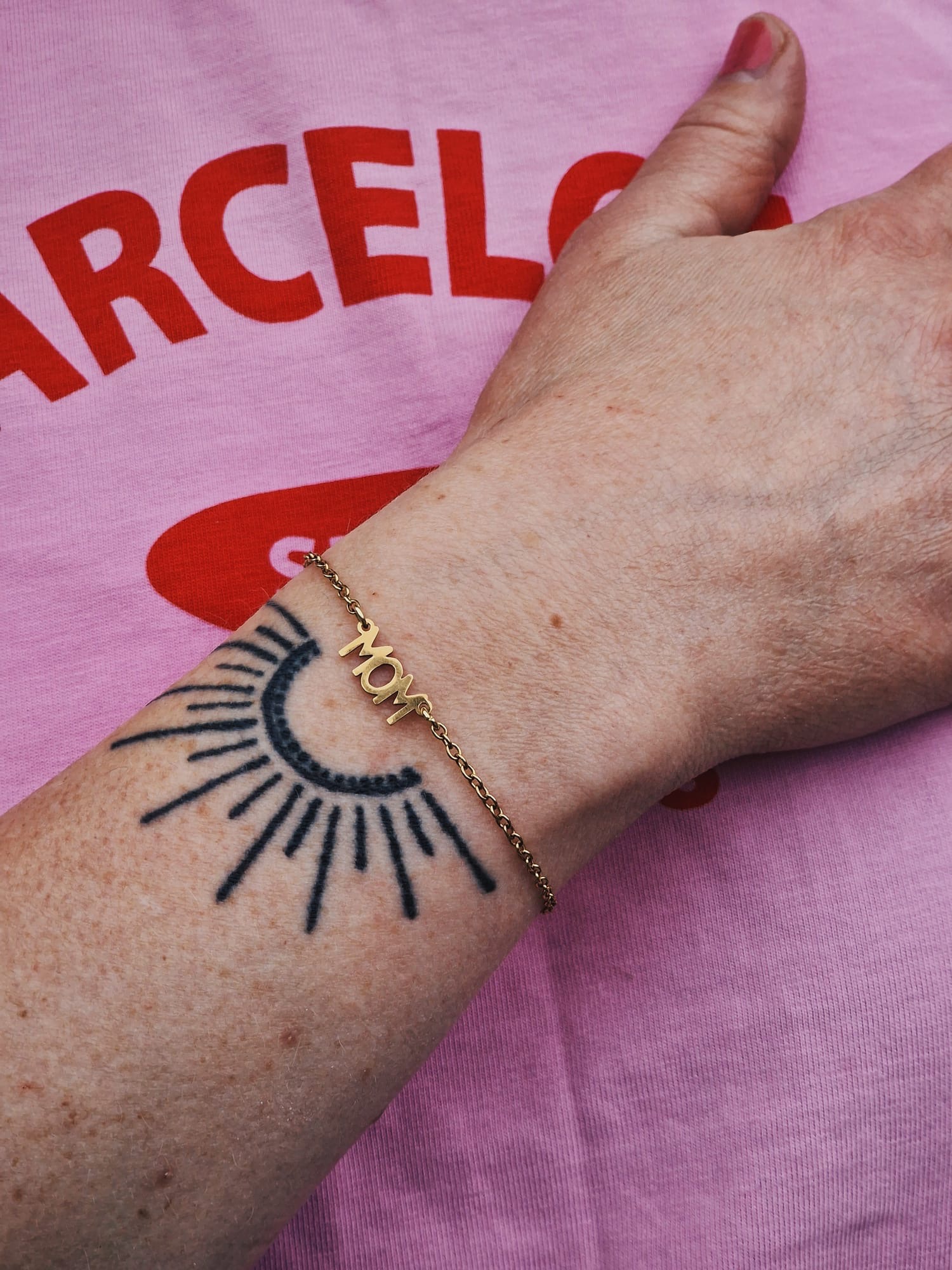 Bracelet "Mom" gold color