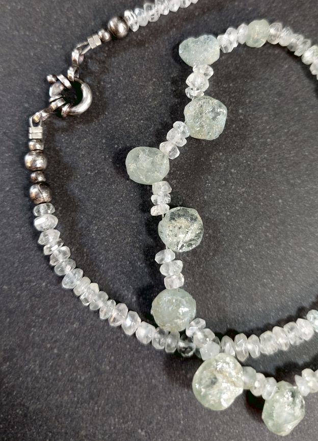 Halsband med Akvamarin - Pärlor i olika storlek - 2