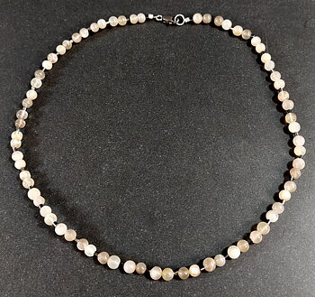 Halsband med Månsten och Silverpärlor