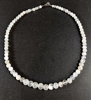 Halsband med Månsten 