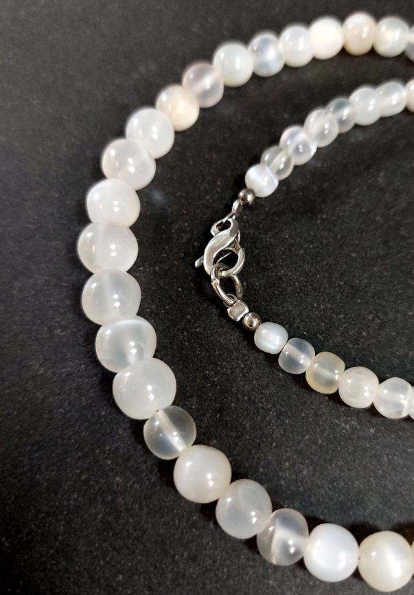 Halsband med Månsten  - 2