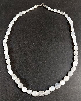 Halsband med Månsten 