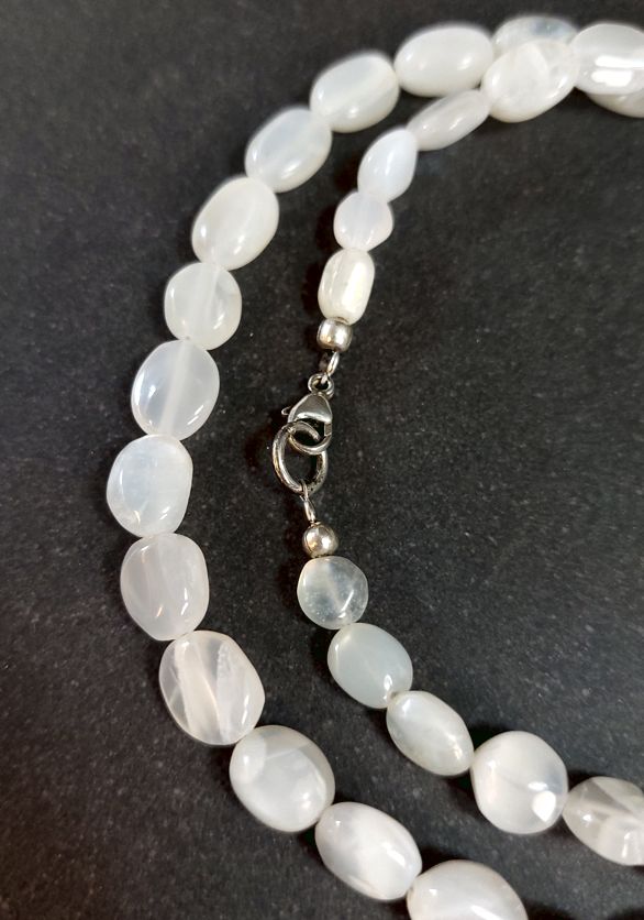 Halsband med Månsten  - 2