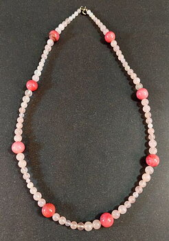 Halsband med Rosenkvarts och Rodonit