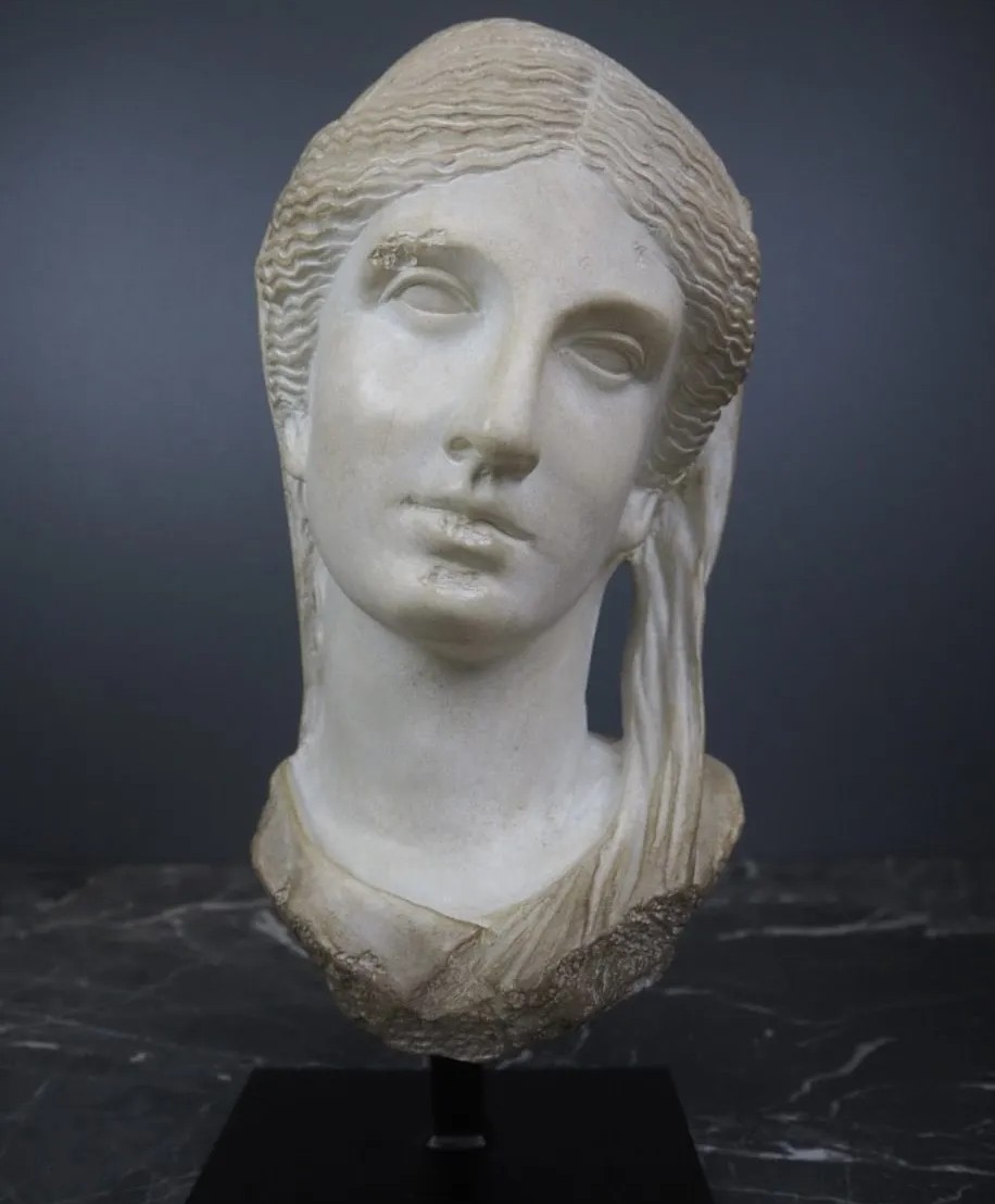  Aphrodites huvud