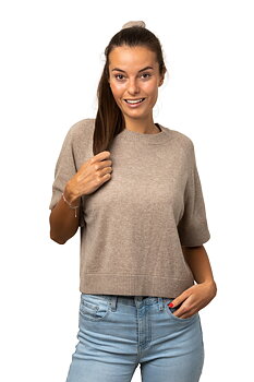 Kortärmad onesizetröja Karin,  Linbeige från 8design cashmere, säljs på Hospitalsgatan  