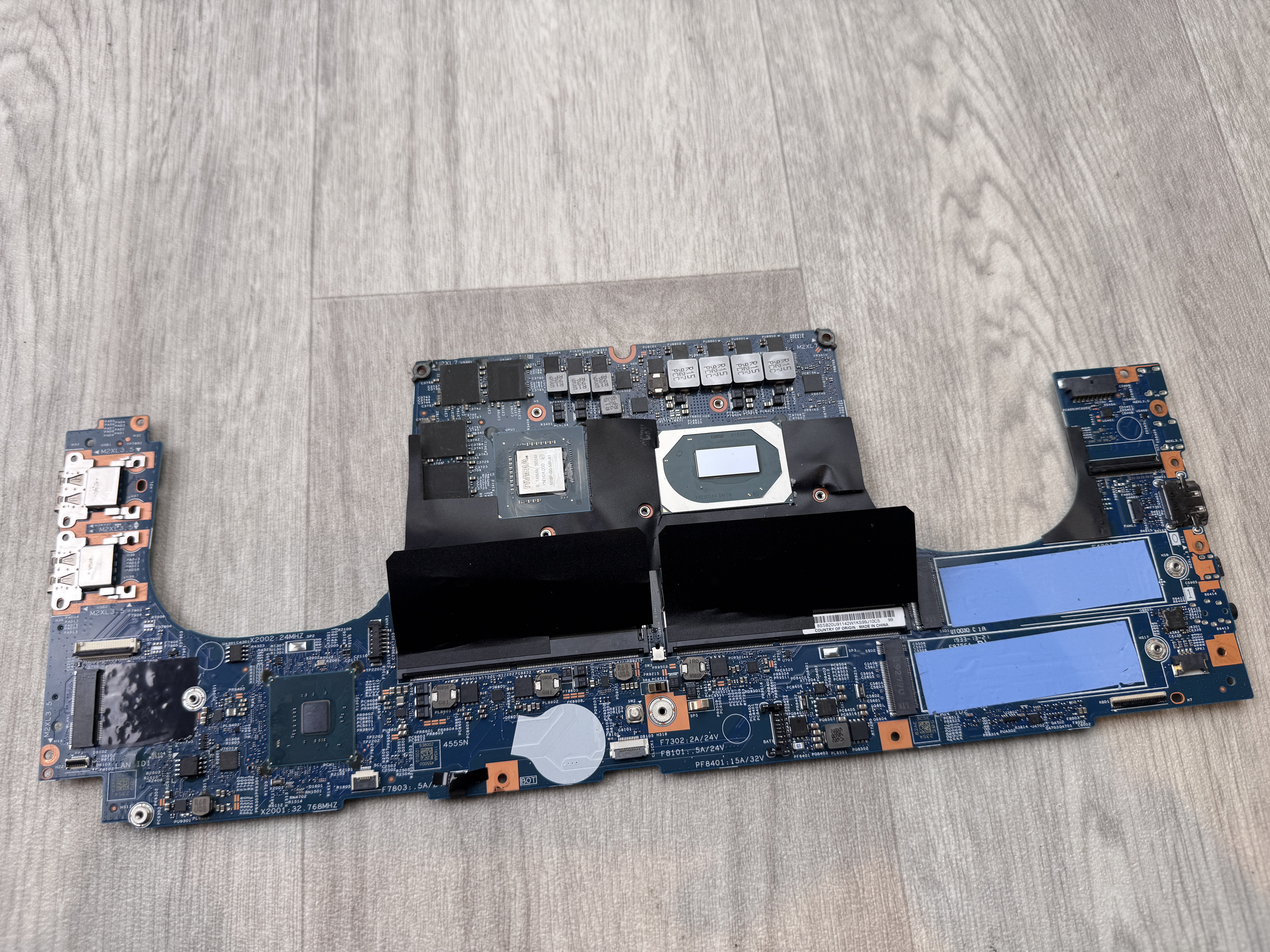 DEFEKT! Moderkort till Lenovo ThinkPad X1 Extreme Gen2 Core i7-9850H GTX 1650 Max-Q