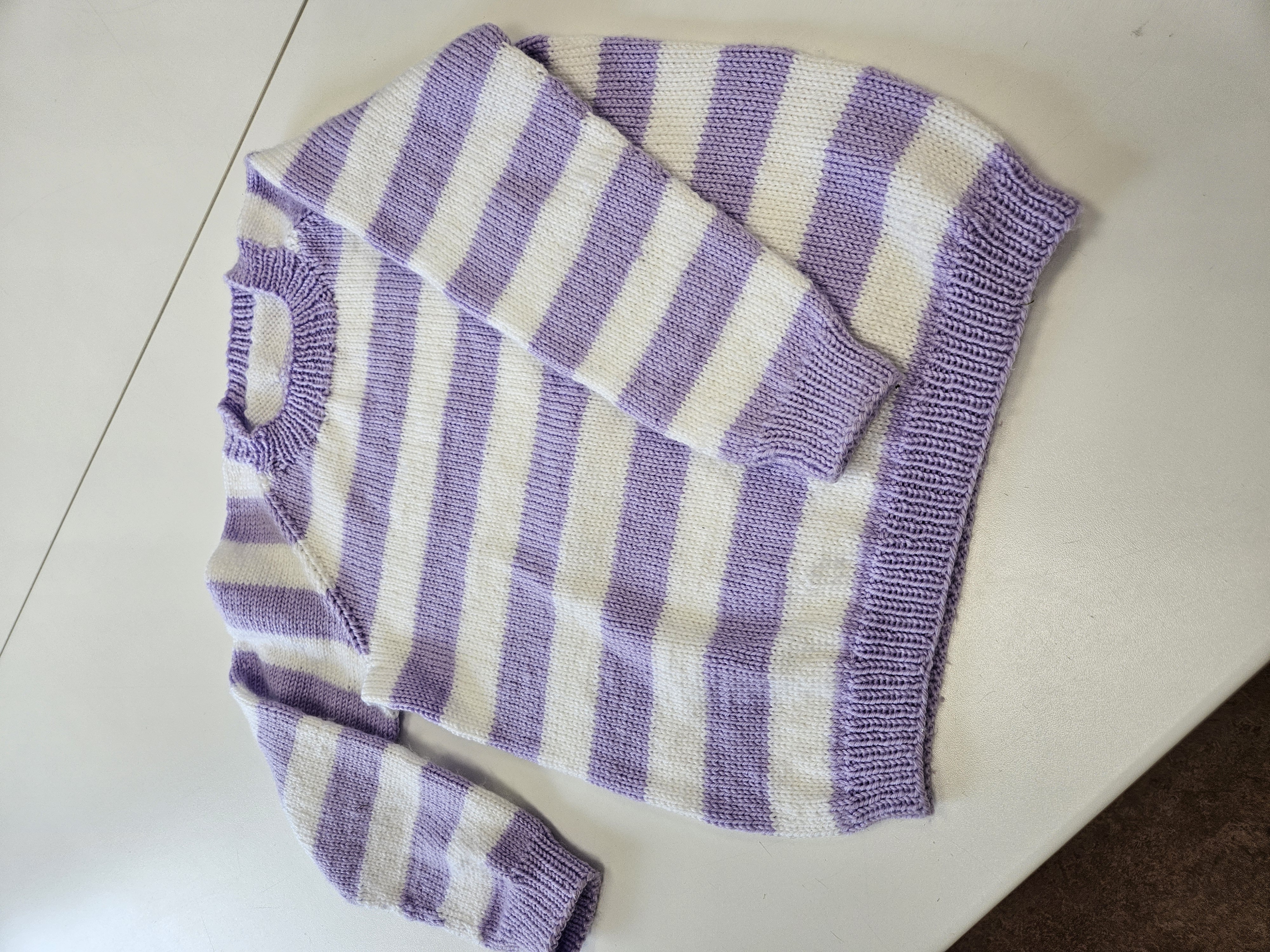 Tröja stickad i spargarn från house of yarn