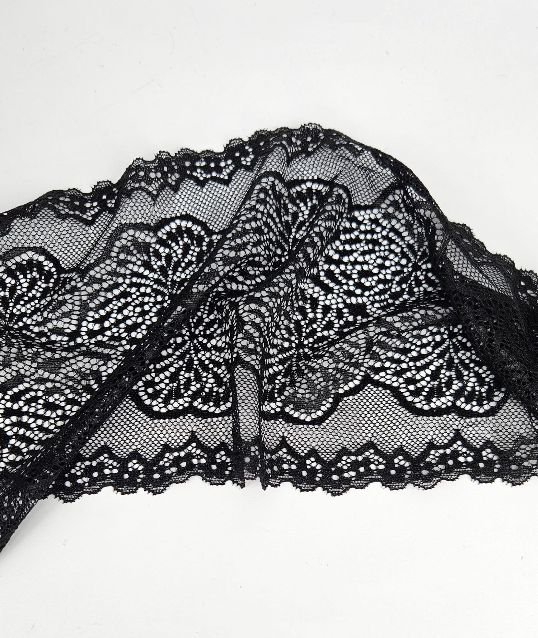 Black stretch lace - 18 cm