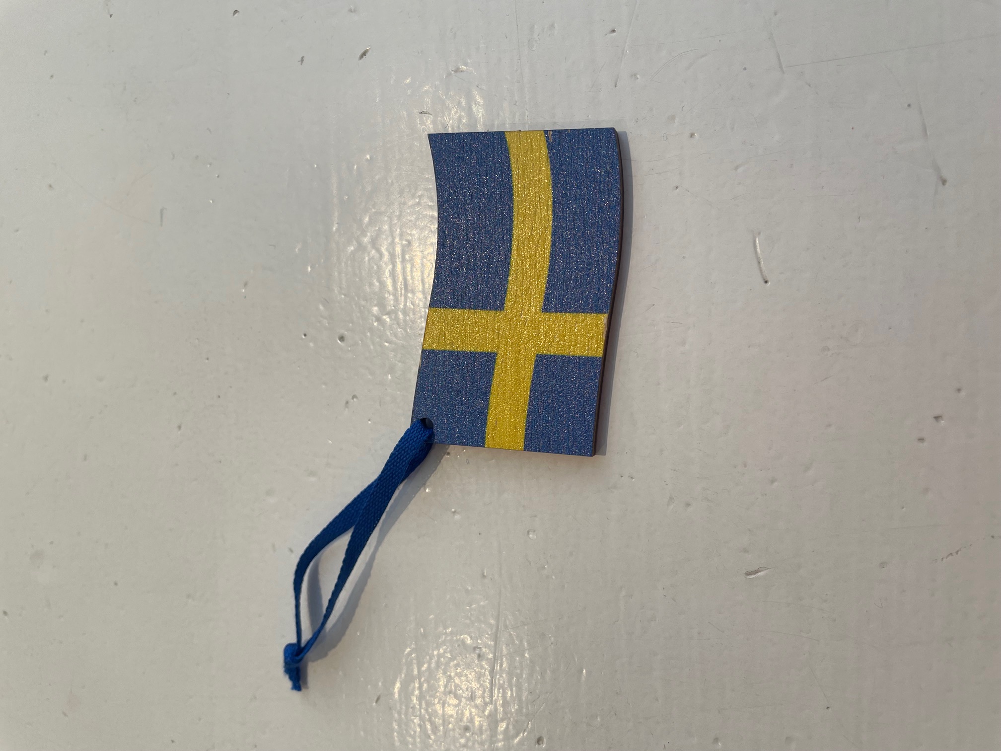 Sverigeflagga trähänge