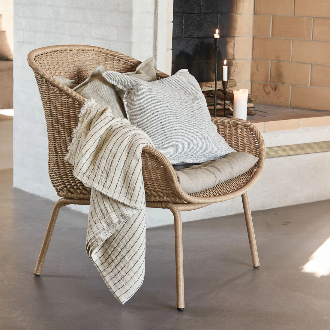 Lounge Chair, Hapur - 2